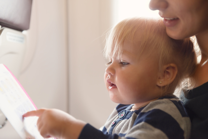 Bambino in viaggio aereo per gli Stati Uniti grazie all’ESTA